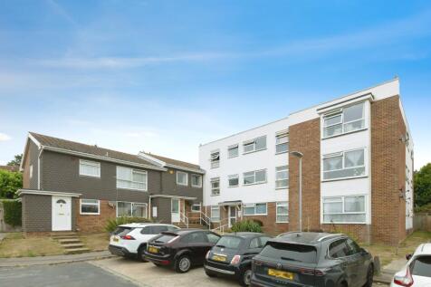 2 bedroom maisonette for sale