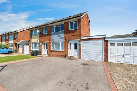4 bedroom semi-detached house for sale