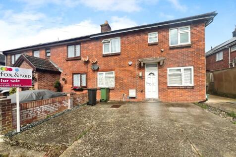 2 bedroom ground floor flat for sale