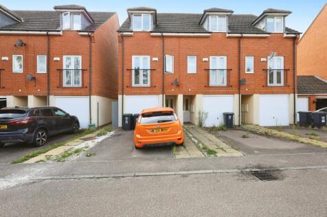 3 bedroom town house for sale