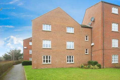 2 bedroom ground floor flat for sale