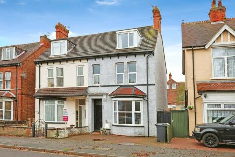 5 bedroom semi-detached house for sale