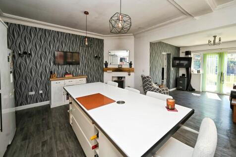 2 bedroom semi-detached bungalow for sale