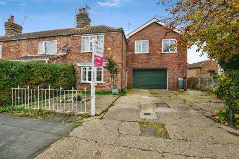 4 bedroom end of terrace house for sale