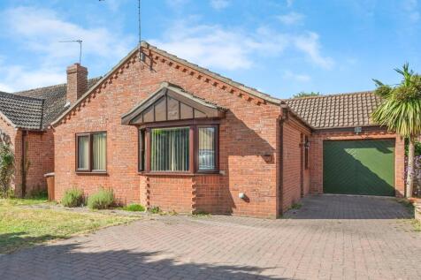 2 bedroom detached bungalow for sale