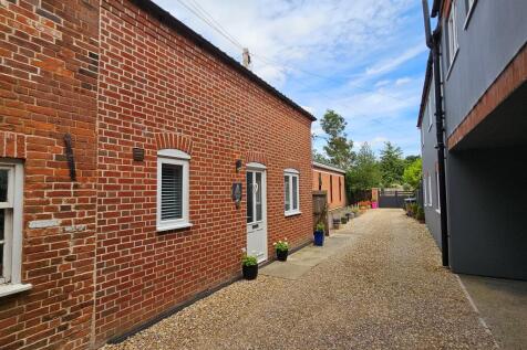 2 bedroom town house for sale