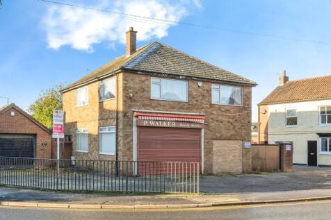 3 bedroom flat for sale