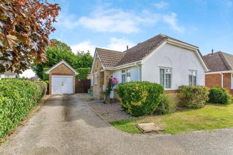 2 bedroom detached bungalow for sale