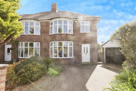 3 bedroom semi-detached house for sale