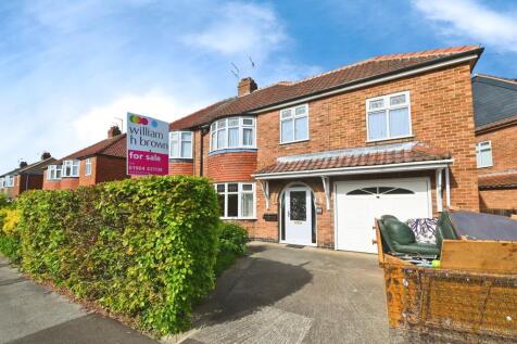 4 bedroom semi-detached house for sale