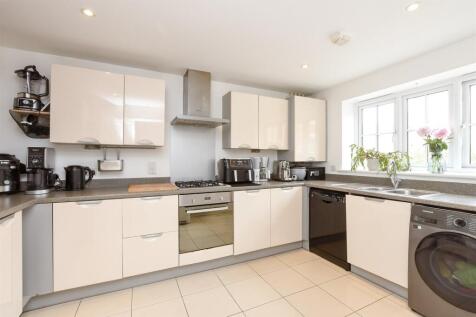4 bedroom semi-detached house for sale