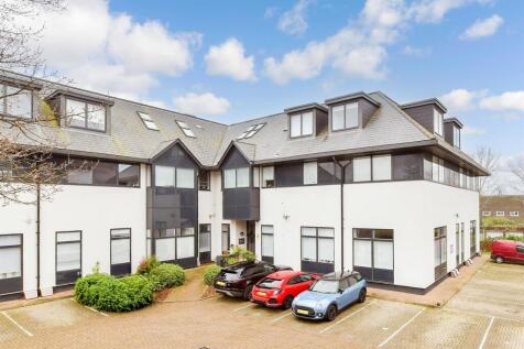 1 bedroom ground floor flat for sale
