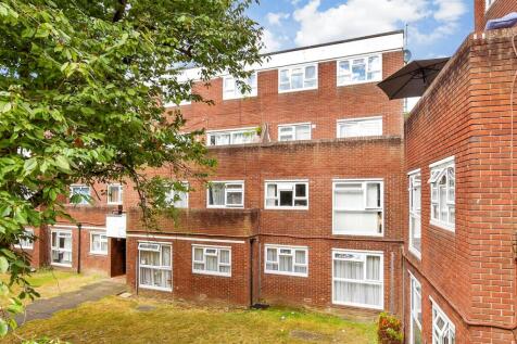 1 bedroom ground floor flat for sale