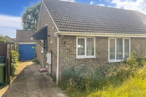 2 bedroom semi-detached bungalow for sale