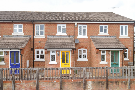Swan View, Pulborough, West Sussex 2 bed terraced house for sale
