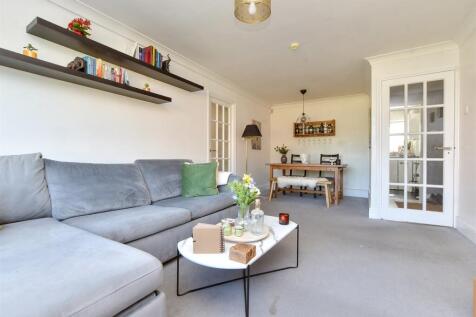 2 bedroom ground floor flat for sale