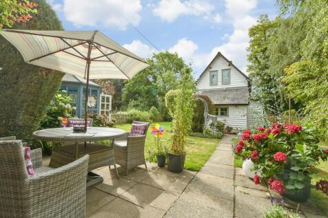 2 bedroom detached house for sale