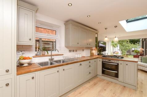 2 bedroom semi-detached house for sale