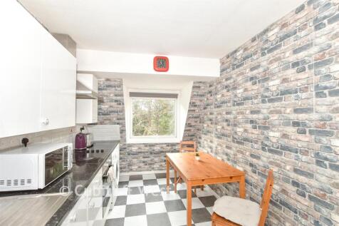 Studio flat for sale