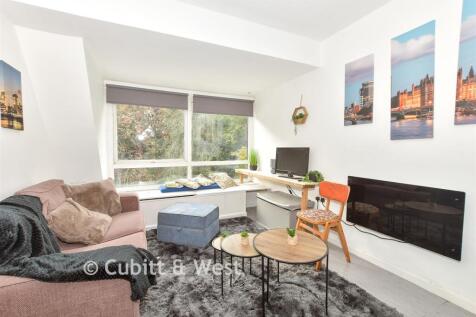 Studio flat for sale