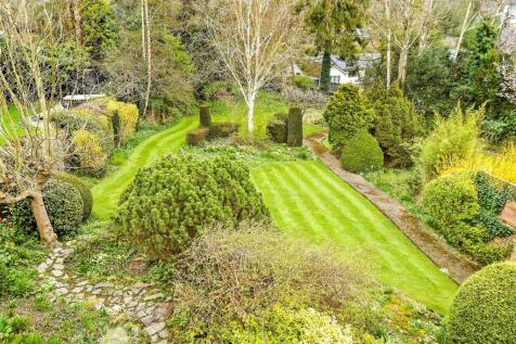 4 bedroom link detached house for sale
