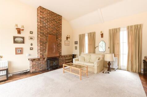 4 bedroom link detached house for sale