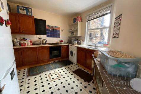 2 bedroom ground floor maisonette for sale