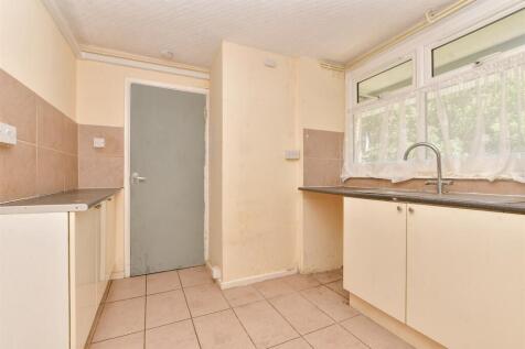 3 bedroom maisonette for sale