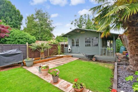 2 bedroom ground floor maisonette for sale