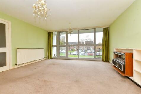 2 bedroom ground floor flat for sale