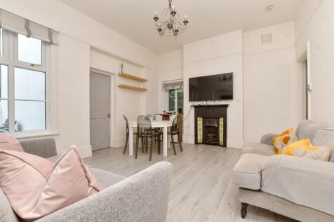 2 bedroom ground floor maisonette for sale