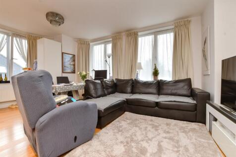 3 bedroom flat for sale