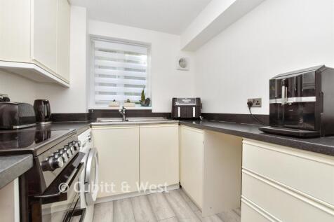 2 bedroom ground floor flat for sale