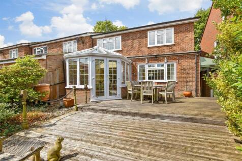4 bedroom end of terrace house for sale