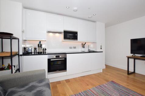 1 bedroom ground floor flat for sale