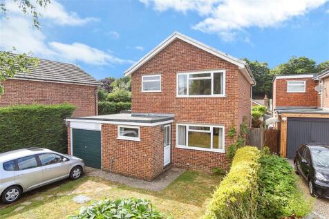 Hunters Way, Uckfield, East Sussex 3 bed detached house for sale