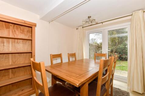 2 bedroom ground floor maisonette for sale