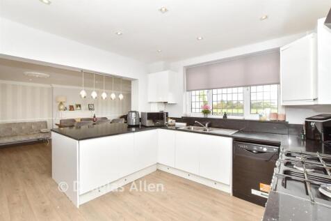 2 bedroom semi-detached bungalow for sale