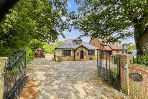 4 bedroom chalet for sale