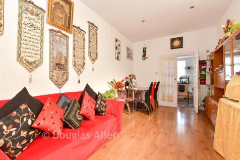 4 bedroom end of terrace house for sale
