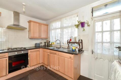 4 bedroom end of terrace house for sale