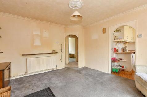 2 bedroom ground floor flat for sale