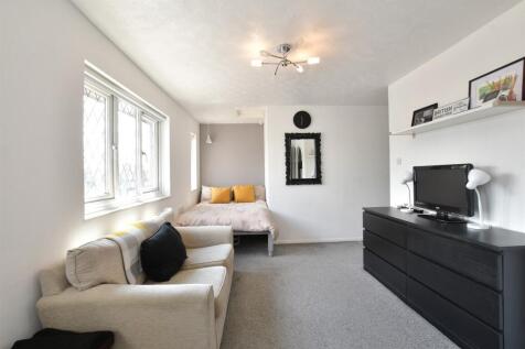 Studio flat for sale