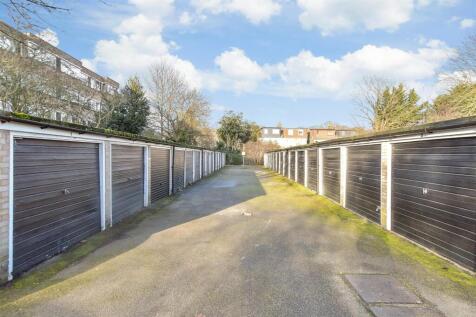 Queenswood Gardens, Wanstead 2 bed flat for sale