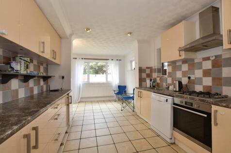 3 bedroom link detached house for sale