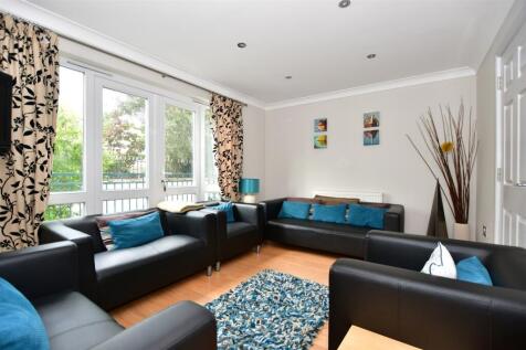 5 bedroom end of terrace house for sale