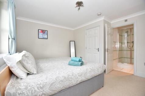 5 bedroom end of terrace house for sale