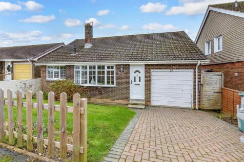 St. Andrew's Way, Freshwater, Isle of... 2 bed detached bungalow for sale