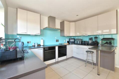 6 bedroom chalet for sale