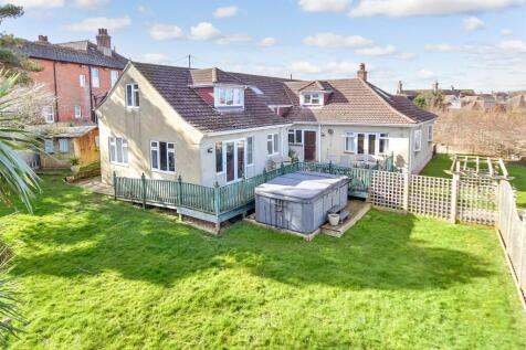 6 bedroom chalet for sale